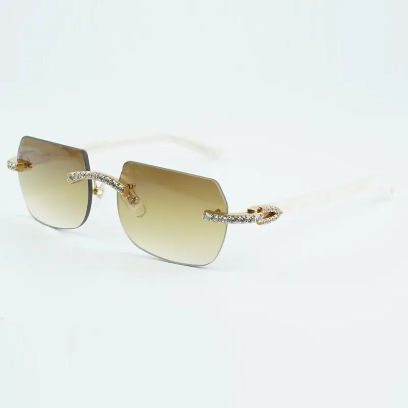 Aztec diamond equipped with Aztec mirror legs and 18-135mm angled sunglasses - Image 4